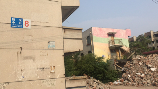 【啄木鸟在行动】天桥区阳光小区拆迁区域建筑垃圾未覆盖