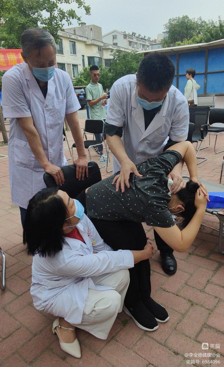 送健康“暖人心”！济南市健康保健行业协会义诊活动走进美里湖街道绿岛颐年苑社区