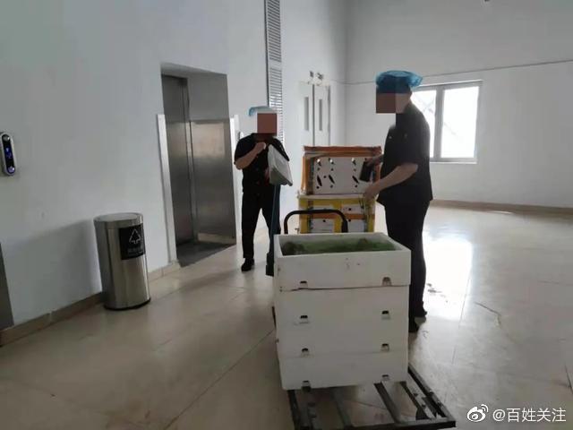 杭州约谈胖哥俩肉蟹煲，北京胖哥俩在执法人员检查前丢弃食材
