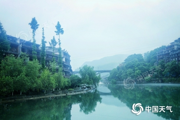 长江中下游等地强降雨持续 华南高温发展增多