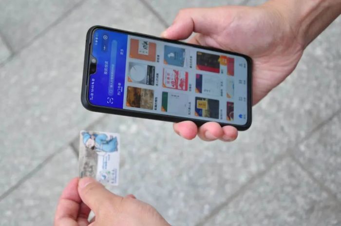 你发现了吗？今天济南的核酸检测贴纸上多了一座“图书馆”