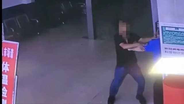 瞒报、乱跑、造谣……防疫期间这些“任性账”，法律怎么算？