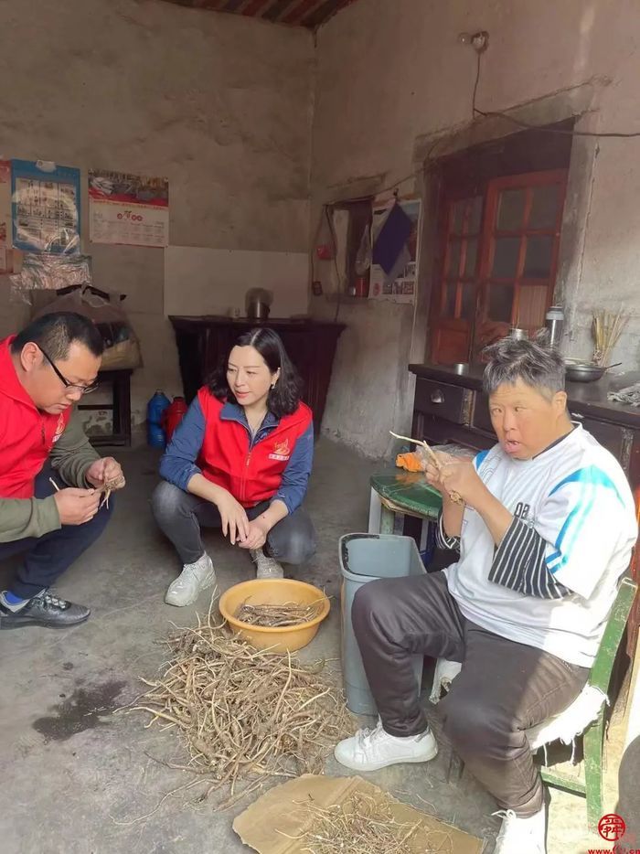 省地矿局一院第二管理党支部、水环中心党支部联合开展爱心志愿服务活动