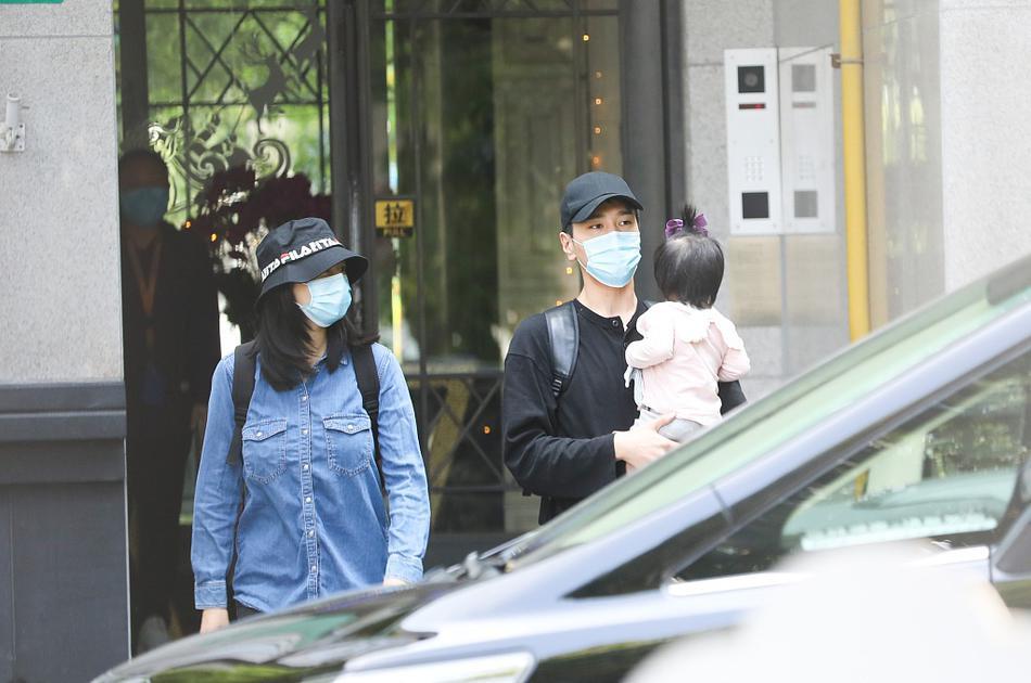 是不是有二胎了?赵又廷高圆圆一家三口现身 高圆圆产女1年还未恢复