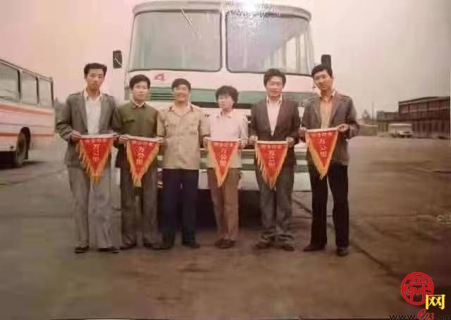 国旗下成长的公交人——记K41路两代济南公交人的情怀