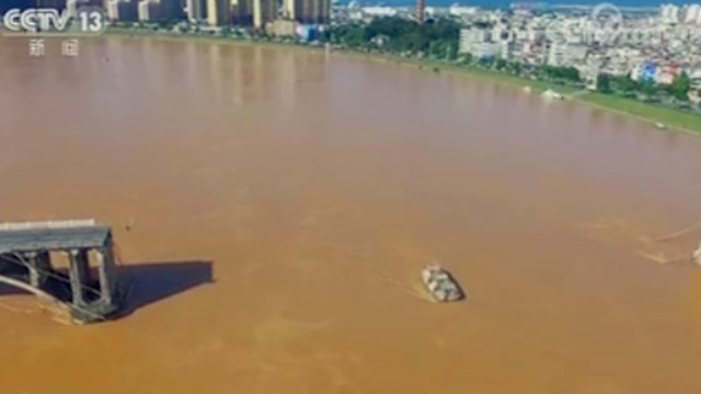 广东河源紫金桥垮塌 获救司机回忆事发惊魂时刻