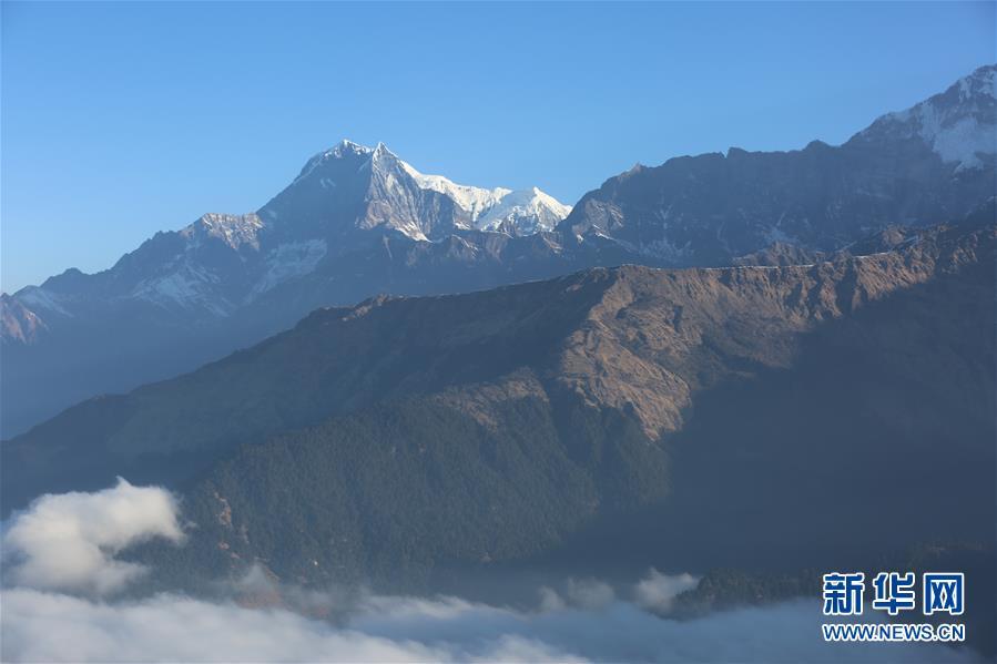 尼泊尔徒步胜地普恩山上的早晨