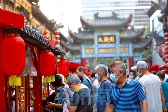 济南大观园早市开市迎宾