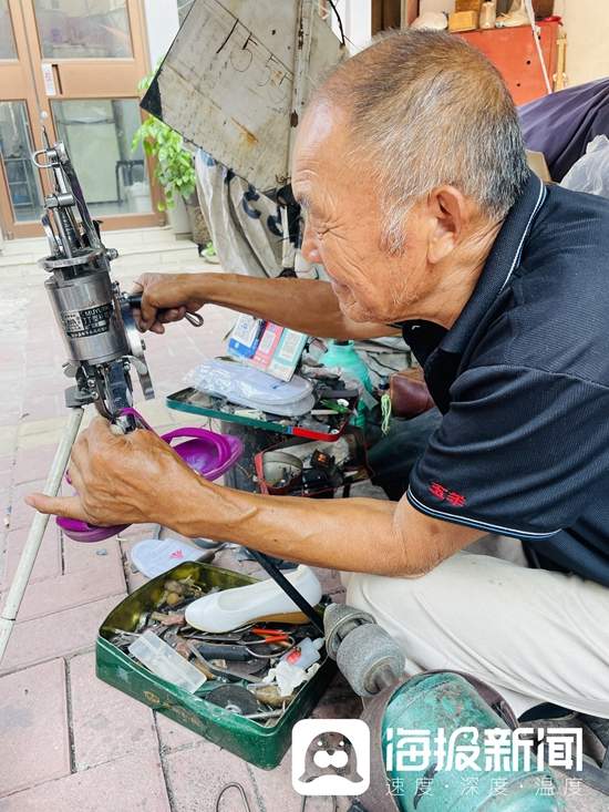 74岁老人在济南修鞋31年：最低收费只要一块钱