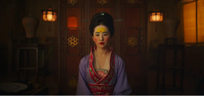 《花木兰》首发预告，福建土楼上热搜，刘亦菲妆容也看点多多