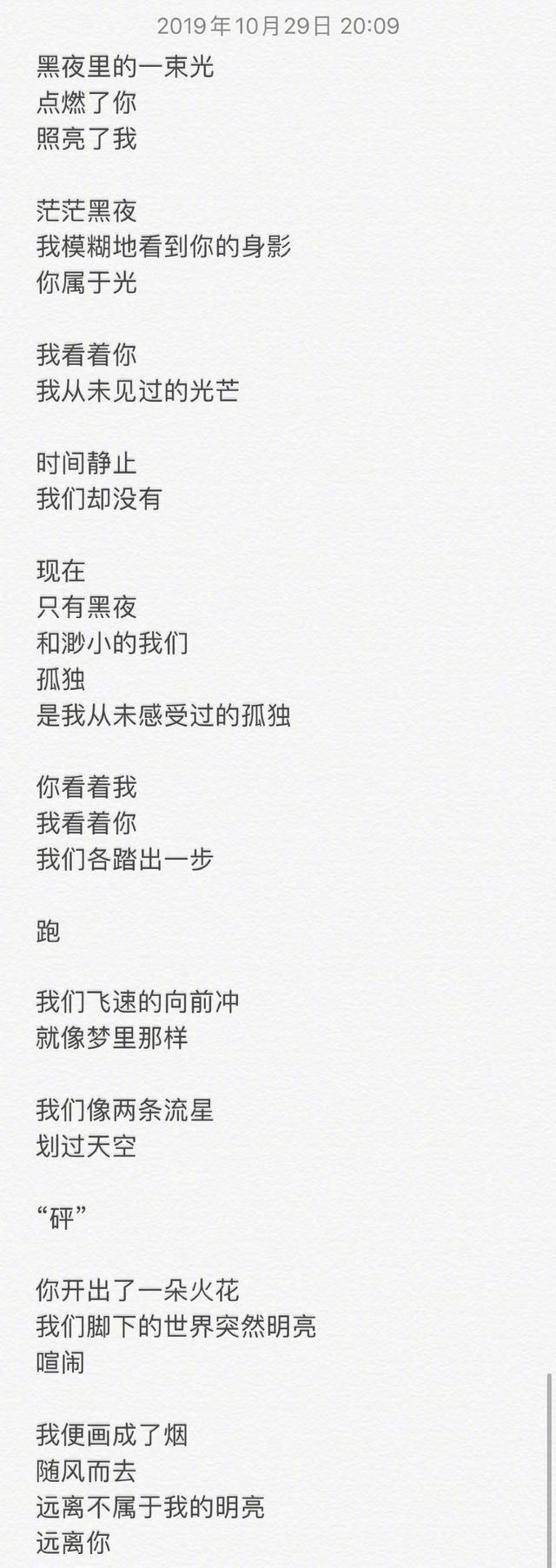 气质直逼王菲!李嫣返回瑞士读书晒美照,喝到奶茶超开心