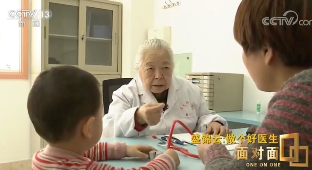 85岁医生每天接诊40个病人:你说没号了不能看，我做不到！