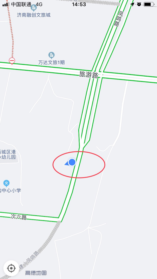 【啄木鸟在行动】凤鸣路与旅游路交汇处南300米东西两侧渣土无覆盖