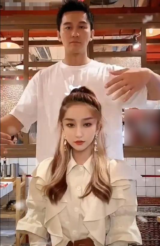 美女|李晨与网红美女共进晚餐，贴心按摩大献殷勤？