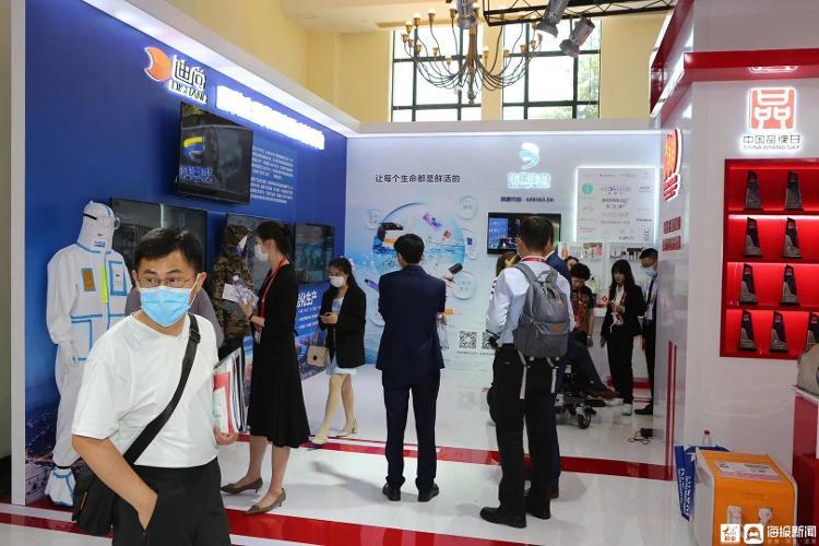 山东21家企业参展中国品牌日活动 “口罩笑脸”高端装备展示品牌魅力
