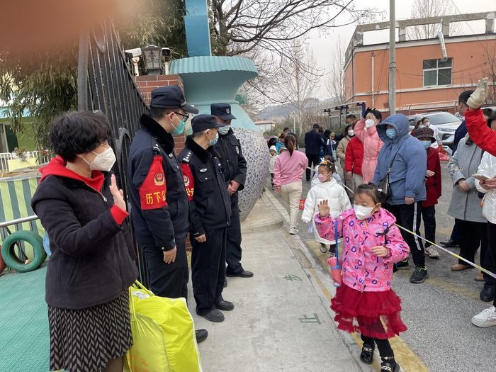 历下区锦屏幼教集团：警园联动护航开学季