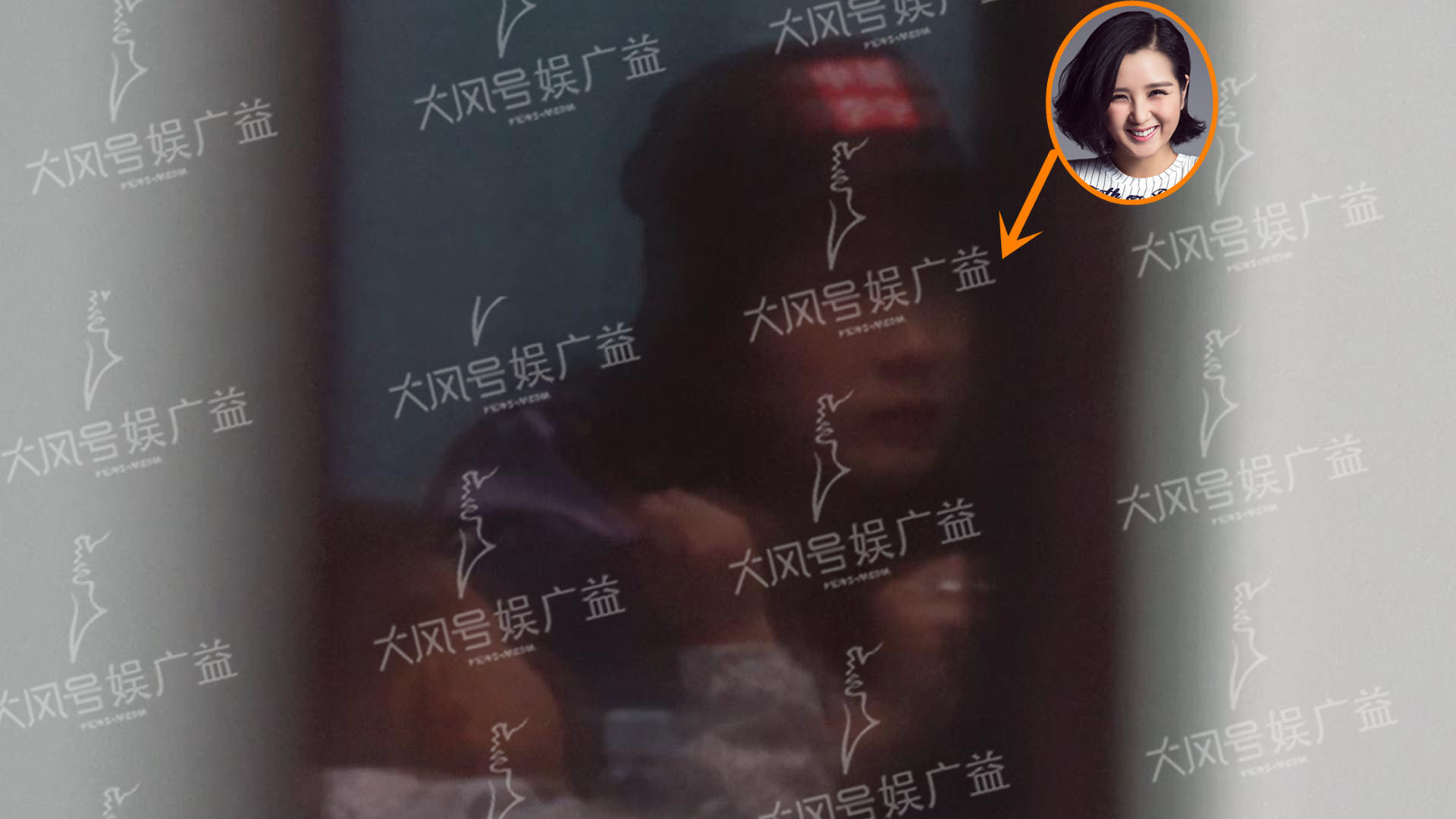 何洁产后忙工作赚钱    带儿吃饭心不在焉表情超敷衍