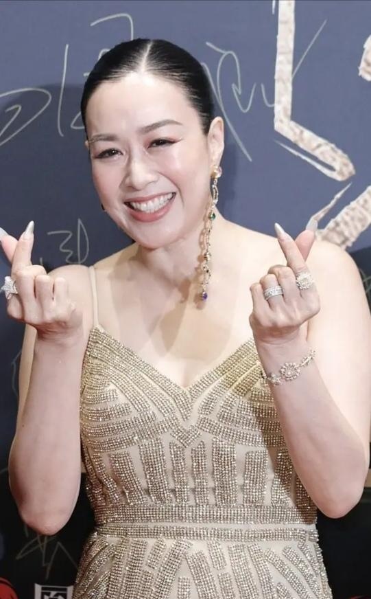 钟丽缇自曝叫停人工受孕，调养身体再战，50岁生子风险大
