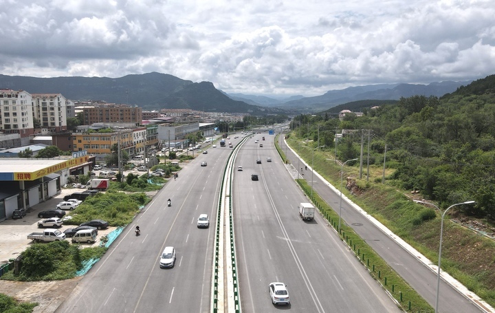 省道103旅游公路旧貌换新颜