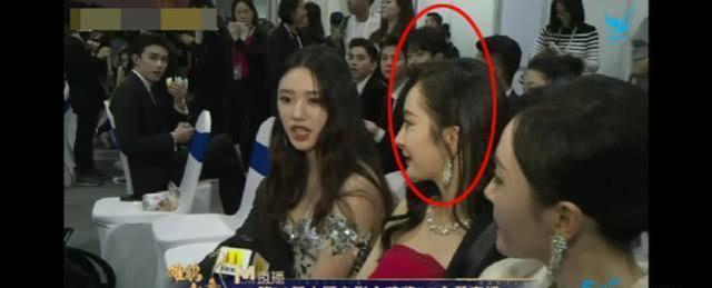 有点甜！魏大勋N次偷瞄杨幂被抓包，粉丝竟高票支持两人在一起