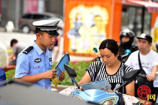 头盔有价 生命无价 交通安全请从“头”开始