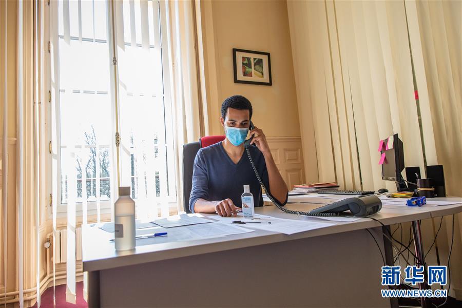 走进法国临时新冠肺炎门诊