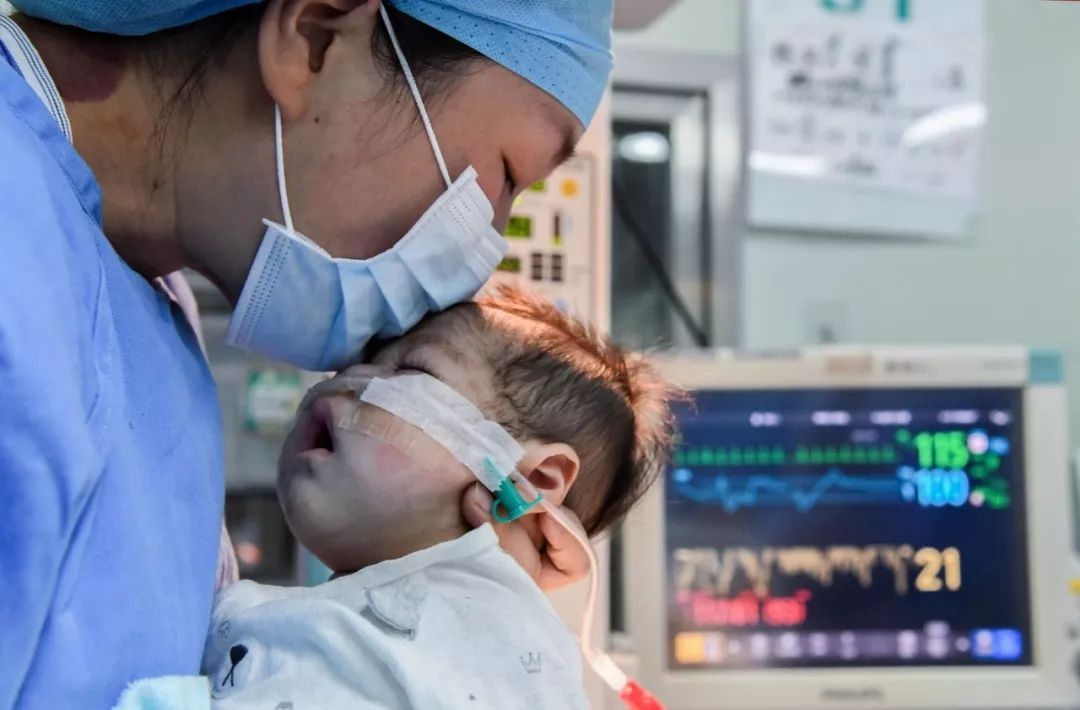 66天大女婴换上4岁男童心脏，创造的纪录令人泪朦胧