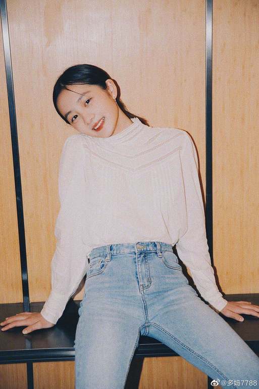 孙莉|孙莉晒女儿近照 14岁黄多多“暴风成熟”翻版自己