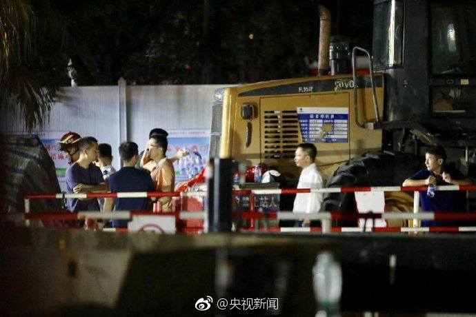 深圳暴雨引发洪水 2人遇难9人失联 目前仍在全