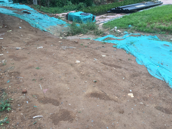 【啄木鸟在行动】经十路南侧林家庄公交站附近渣土覆盖不全