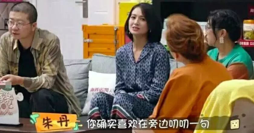朱丹用口误反炒热度？第七次叫错艺人名字，把一手好牌打烂