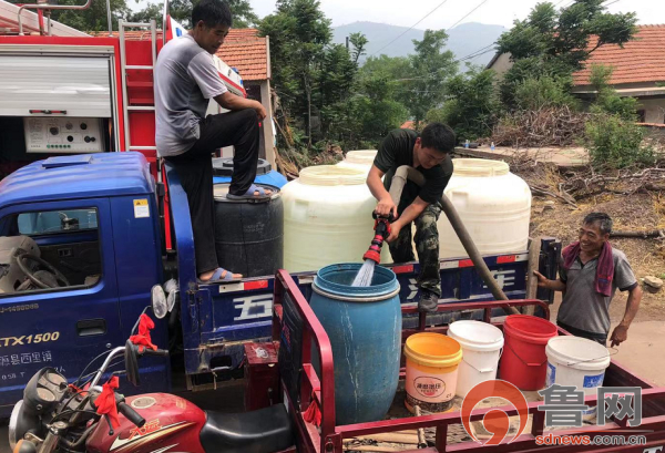 山东多地用水告急 消防救援队伍全力抗旱