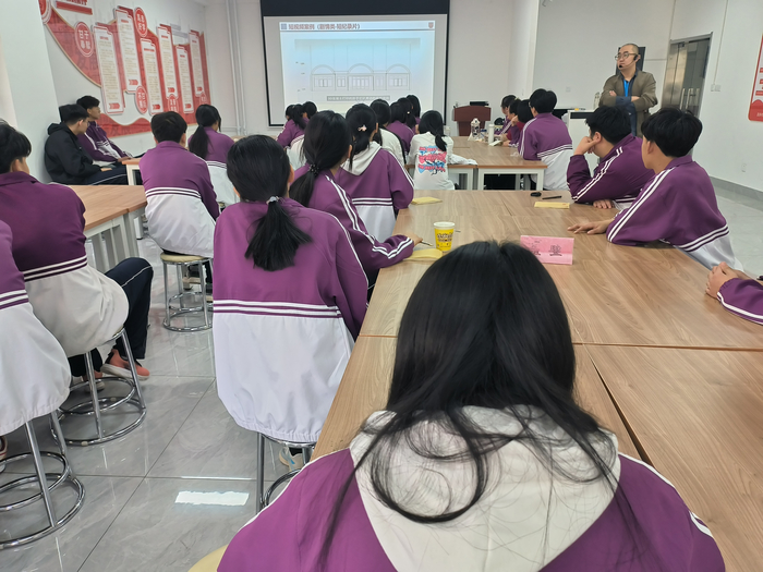 济南信息工程学校电商产业学院：课程对接行业 激发学生兴趣