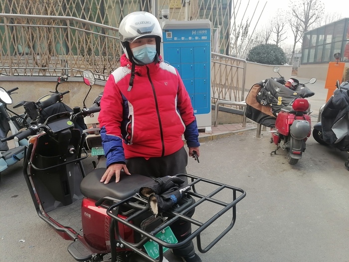 都市換電員：護(hù)航外賣騎手“春節(jié)不打烊”