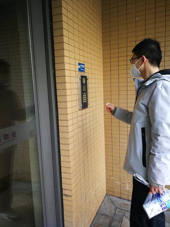 扛起党旗，他们走在疫情防控斗争第一线