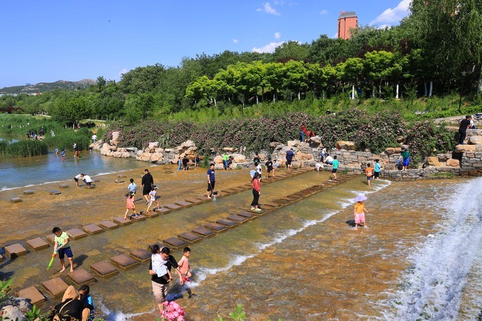 凤凰湖碧波荡漾 湖光山色景如画