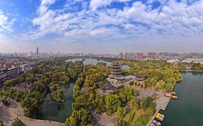 初冬时节 泉城明珠“秋色”正浓 诗意盎然