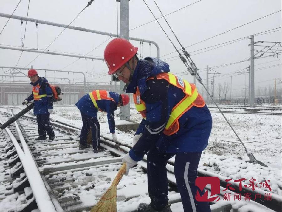 文明济南经得起大雪检阅 因为有人一直在行动