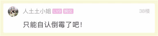 气炸了！车停在路边回来就被撞成这样！肇事者却无影无踪了