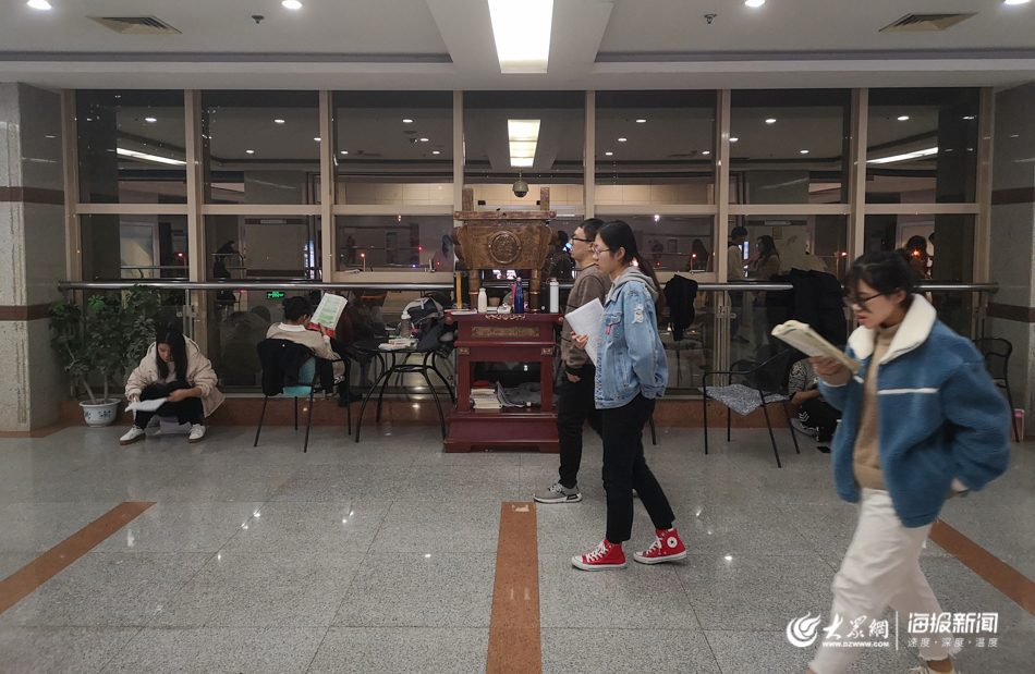 挑灯夜读！山东一高校学生备战国考、研究生考试