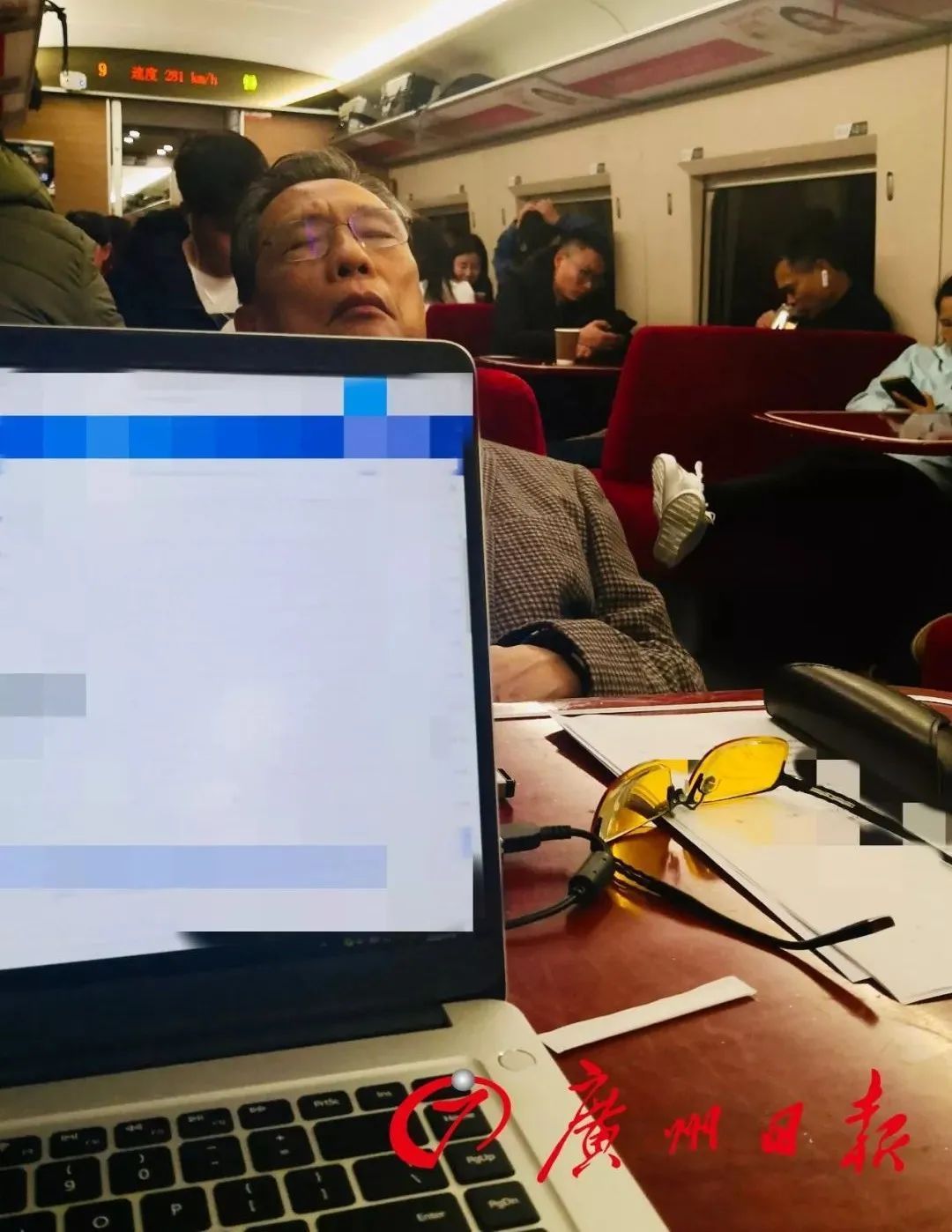 钟南山袁隆平同台视频火了！网友：致敬“医食无忧”组合