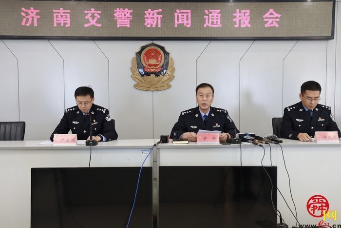 12月8日起，济南全市大货车右转必停，违者罚200记3分