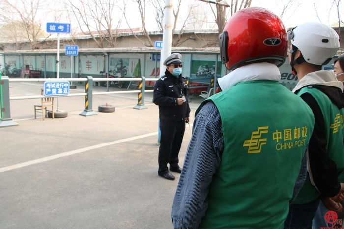 “快递小哥”驾考  济南交警为他们开了个专场