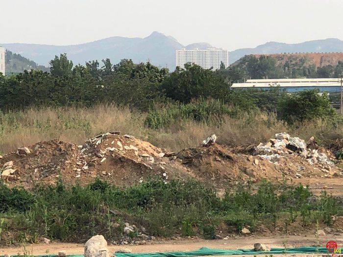 【啄木鸟行动】市中区汇诚小学附近渣土裸露堆放