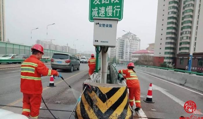 济南市机扫大队全力应对沙尘天气
