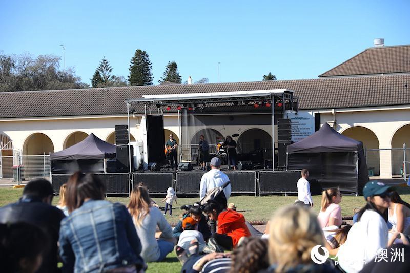 澳大利亚最大风筝节在悉尼举行 吸引数万人参加 