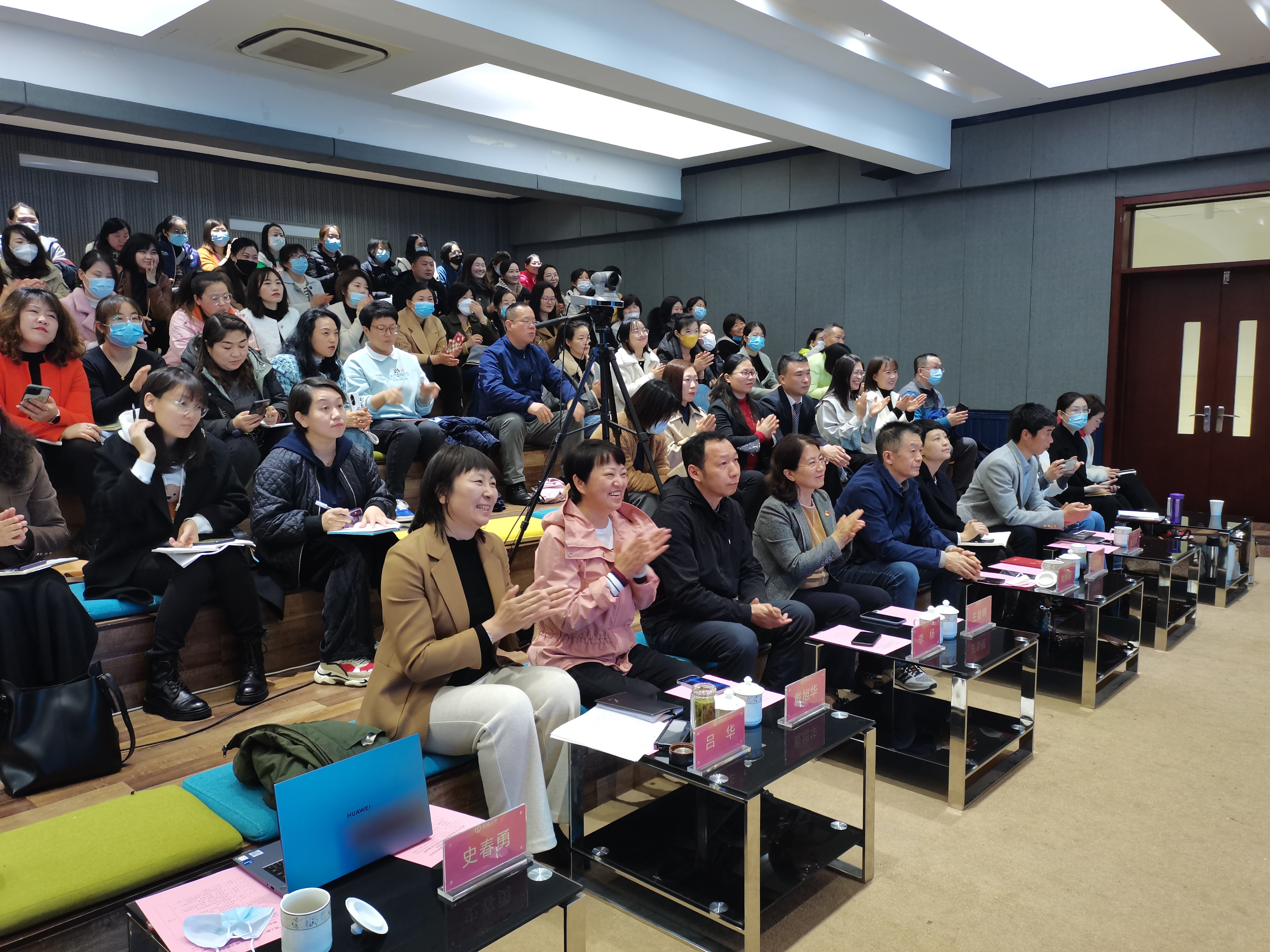 济南市首个U家社区驿站揭牌！爱都小学家长学校主题课程发布暨市中区家庭教育中心组研讨活动举行