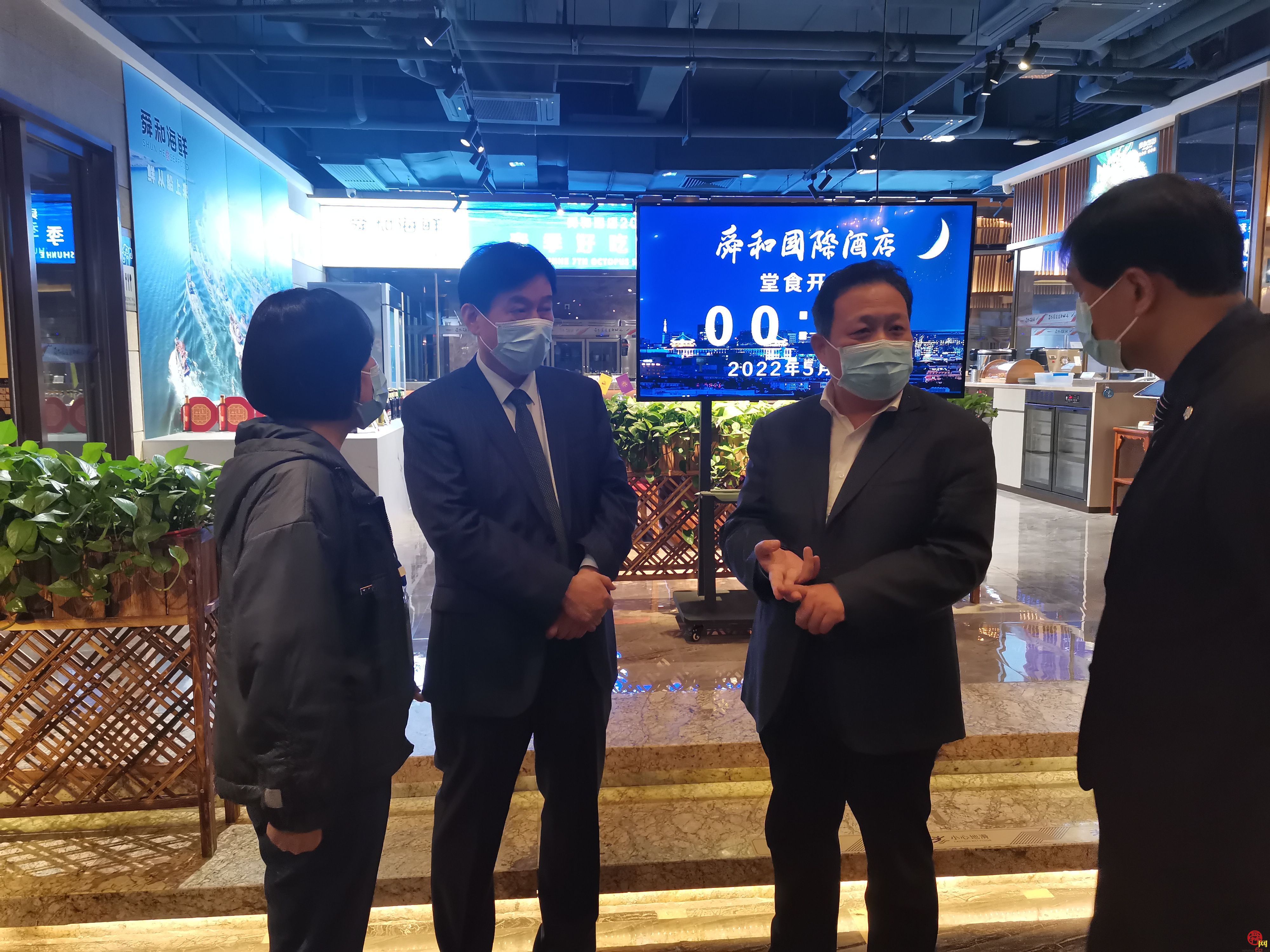 济南市商务局到市中区和槐荫区督导检查有序恢复餐饮（堂食）经营工作