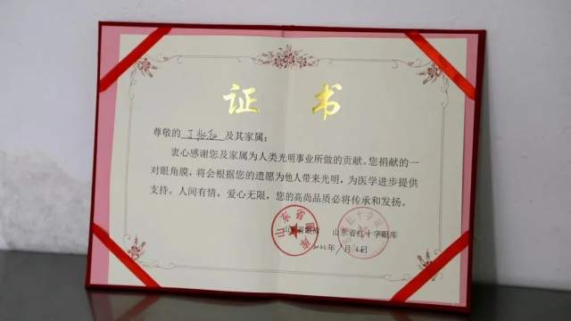 退伍老兵离世后，锁在木匣子里的“秘密”被发现了