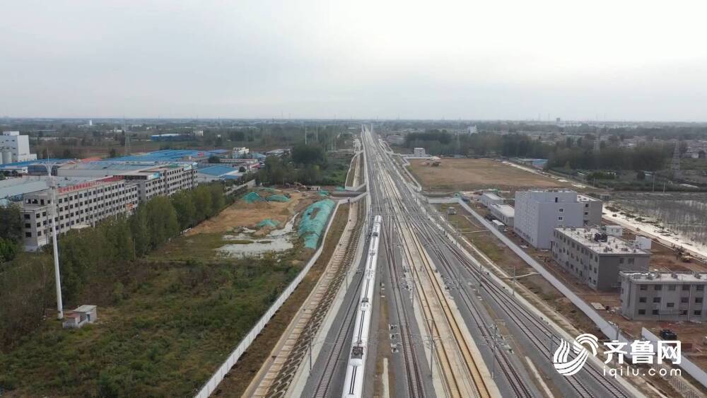 山东元旦假期公路铁路运行平稳 去年下半年新增15条高速缓解交通压力